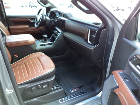 Used 2024 GMC Sierra 1500 Denali Ultimate image 8