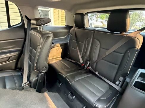 Used 2019 GMC Acadia Denali w/ Technology Package FWD image 11