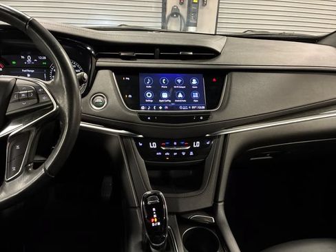 Certified 2022 Cadillac XT5 Premium Luxury FWD image 18