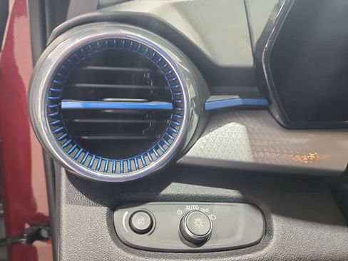 Used 2025 Chevrolet Trax LT image 21