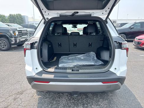 Used 2026 Chevrolet Equinox LT w/ Convenience Package II FWD image 24