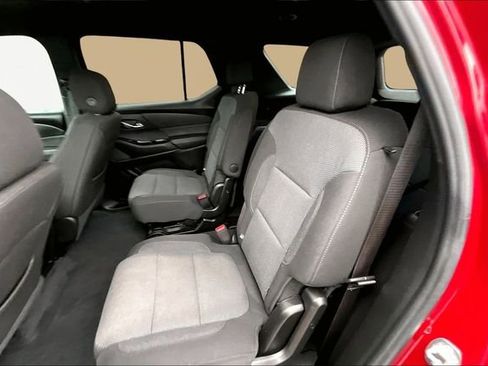 Used 2023 Chevrolet Traverse LT image 16