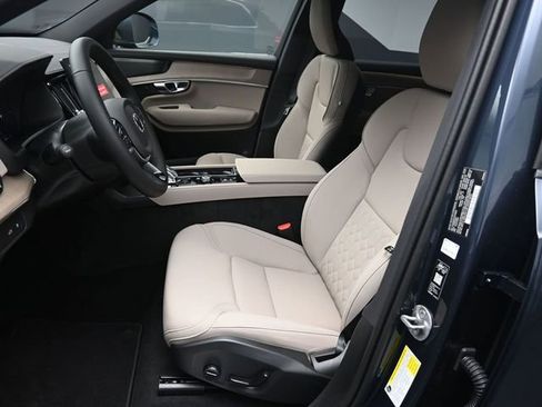 New 2026 Volvo XC90 T8 Plus w/ Protection Package Premier image 18
