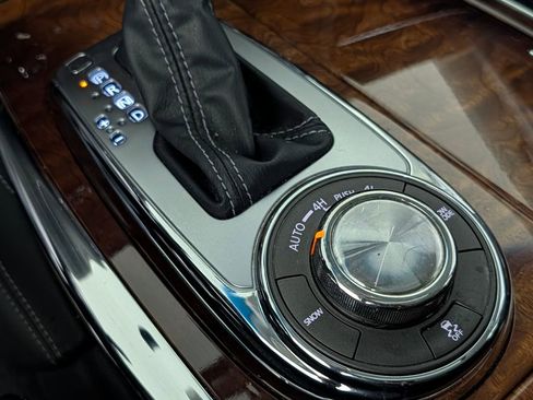 Used 2016 INFINITI QX80 4WD w/ Deluxe Technology Package image 34