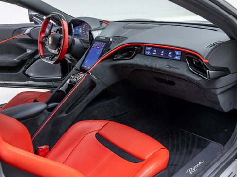 Used 2022 Ferrari Roma RWD image 26