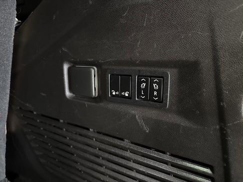 Used 2021 Chevrolet Tahoe Premier w/ Premium Package image 10