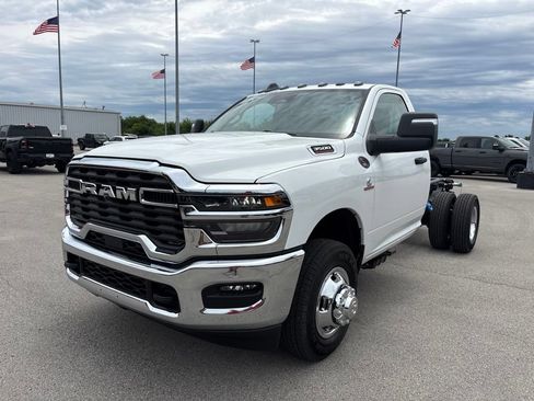 New 2026 RAM 3500 Tradesman w/ Chrome Appearance Group A AWD/4WD image 15