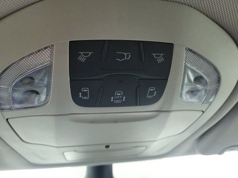 Used 2023 Chrysler Pacifica Touring-L image 23