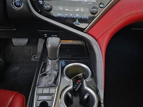 Used 2018 Toyota Camry XSE image 19