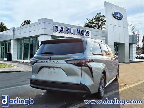 Used 2024 Toyota Sienna XLE image 5