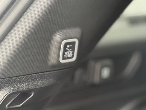 Used 2024 Jeep Grand Cherokee Limited image 10