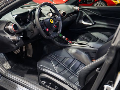 Used 2018 Ferrari 812 Superfast RWD image 2