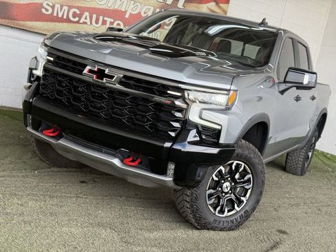 Used 2024 Chevrolet Silverado 1500 ZR2 w/ Technology Package image 2
