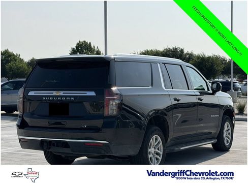 Used 2024 Chevrolet Suburban LT RWD image 4