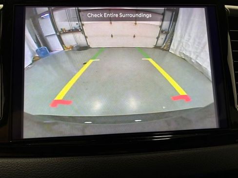 Used 2025 Chrysler Pacifica Select FWD image 32