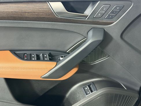 Used 2025 Audi Q5 e Premium Plus w/ Premium Plus Package image 13