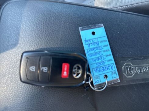 Used 2025 Toyota Tacoma TRD Sport image 31