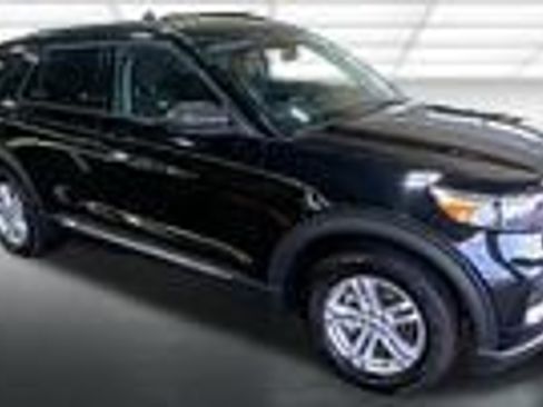 Used 2023 Ford Explorer XLT image 13