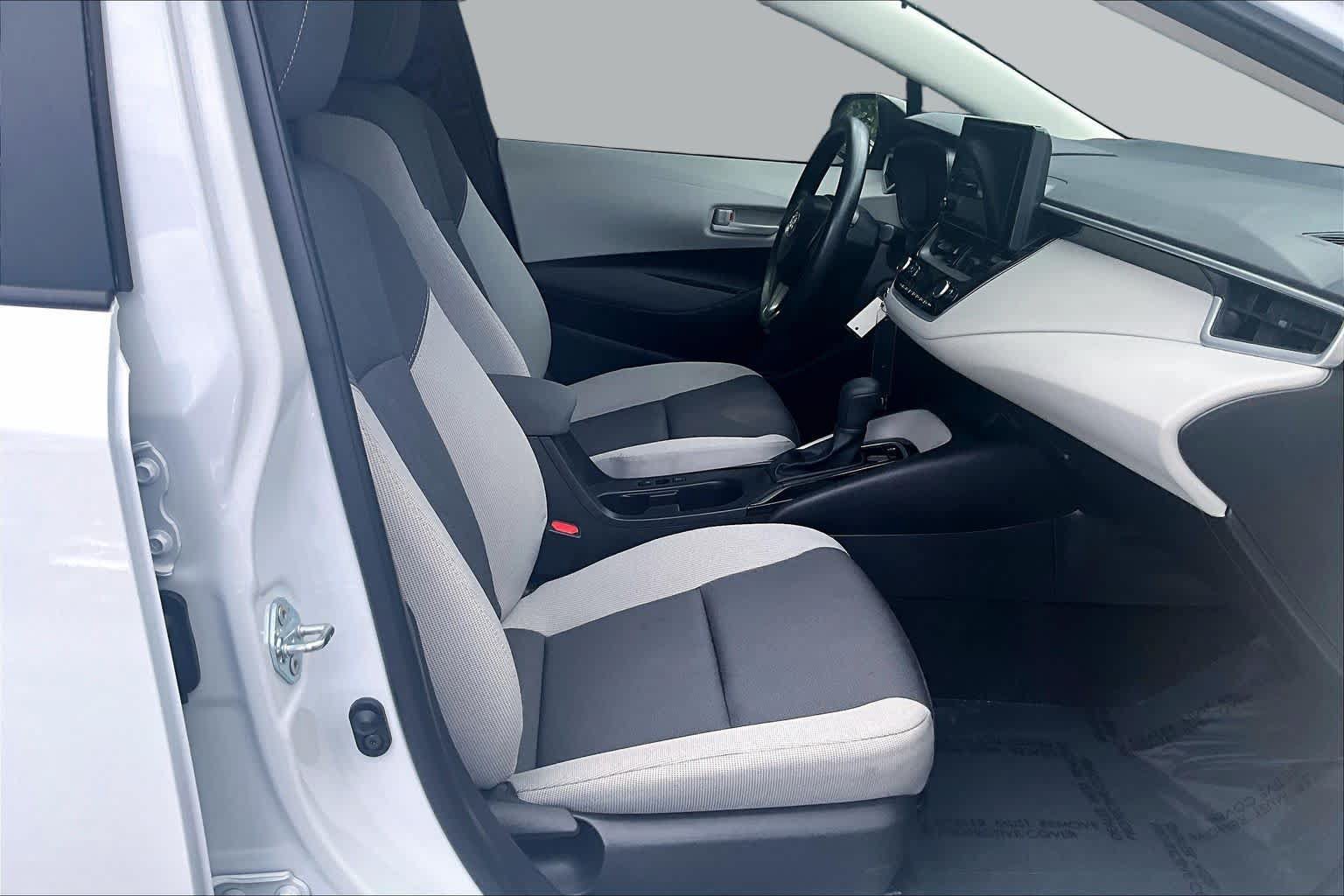 Used 2025 Toyota Corolla LE FWD image 8