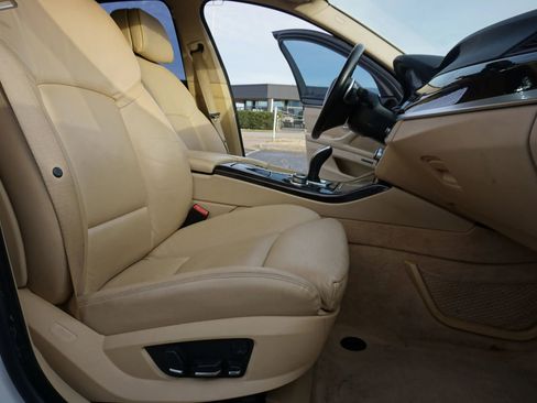 Used 2011 BMW 535i xDrive Sedan image 32