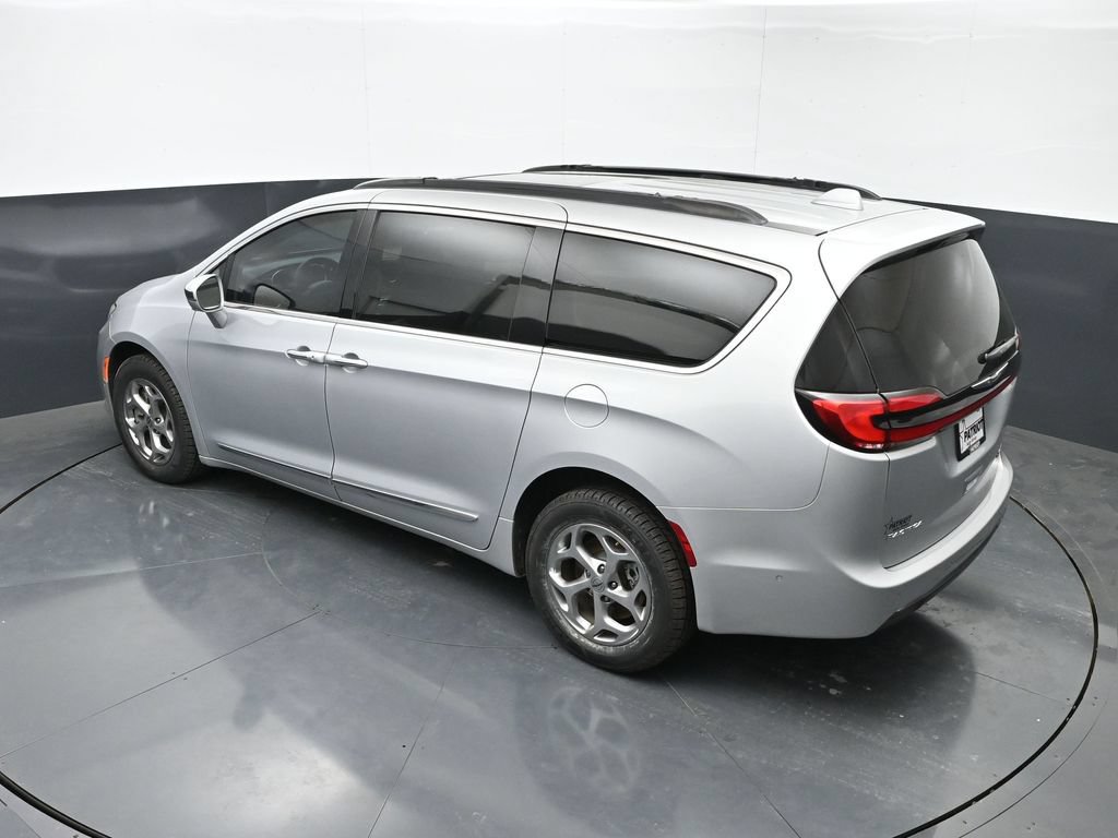 Used 2022 Chrysler Pacifica Limited AWD/4WD image 37