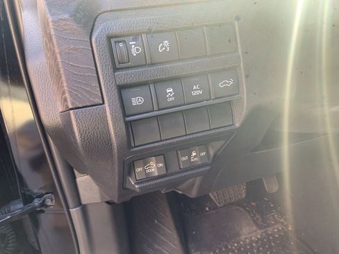 Used 2024 Toyota Tacoma Limited w/ Limited Package (LT) image 12