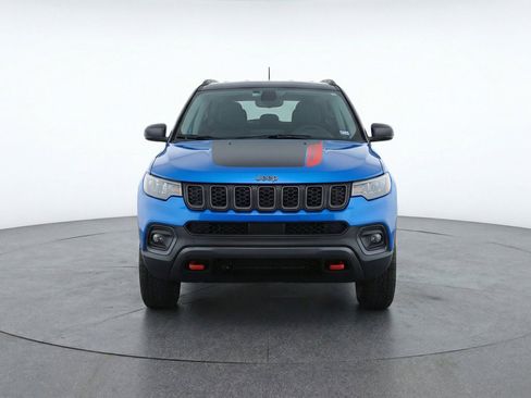 Used 2025 Jeep Compass Trailhawk AWD/4WD image 2