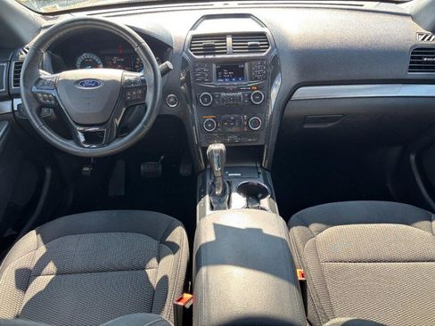 Used 2018 Ford Explorer XLT FWD image 16