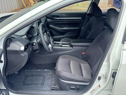 Used 2022 Nissan Altima 2.5 SV FWD image 15