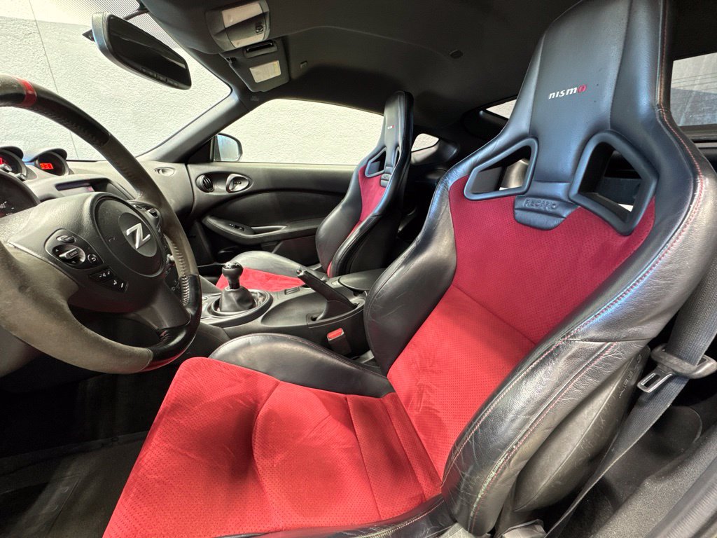Used 2017 Nissan 370Z NISMO RWD image 18