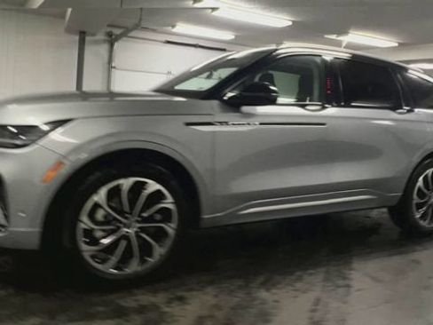 Used 2024 Lincoln Nautilus Reserve w/ Equipment Group 202A AWD/4WD image 4