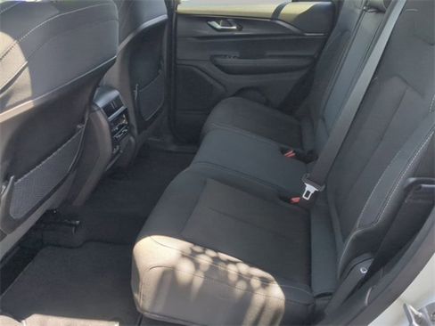 Used 2025 Jeep Grand Cherokee Laredo X w/ Luxury Tech Group I image 15