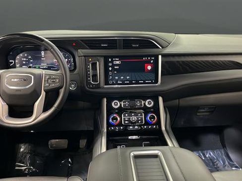 Used 2024 GMC Yukon XL Denali w/ Denali Reserve Package image 11
