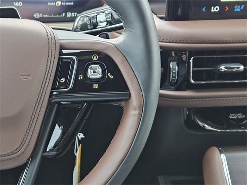 New 2025 Lincoln Aviator Reserve w/ Luxury Package image 27