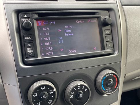 Used 2013 Toyota Corolla LE image 36