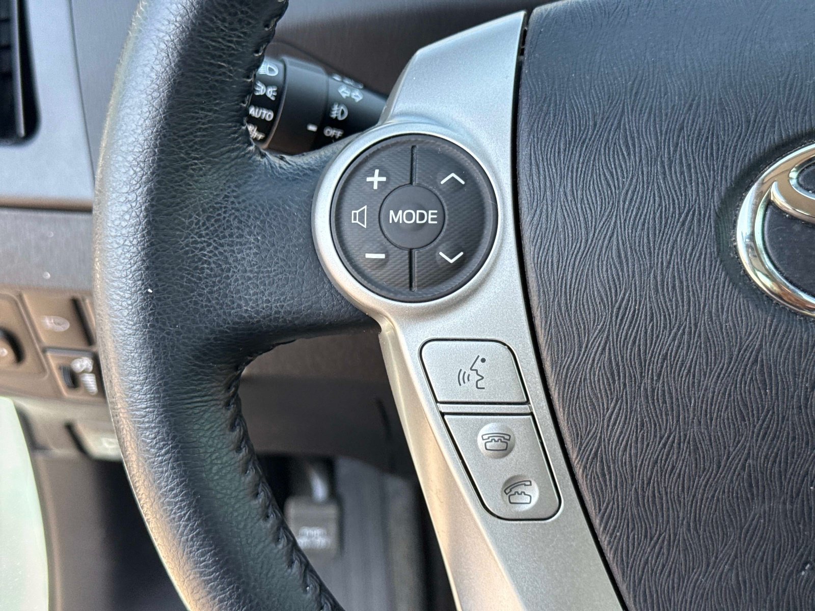 Used 2015 Toyota Prius Five w/ Advanced Technology Package FWD image 27