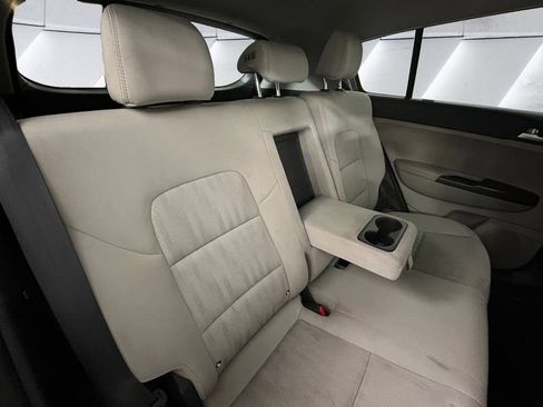 Used 2020 Kia Sportage LX image 16