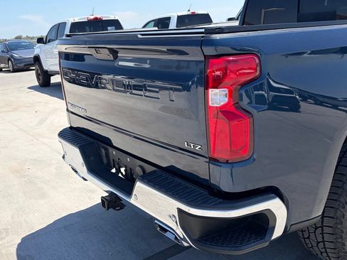 Used 2021 Chevrolet Silverado 1500 LTZ w/ LTZ Premium Package AWD/4WD image 4