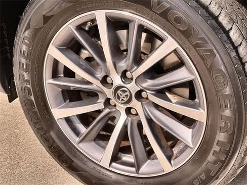 Used 2017 Toyota Highlander XLE image 9