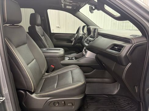 Used 2022 GMC Yukon XL SLT w/ SLT Premium Package image 39