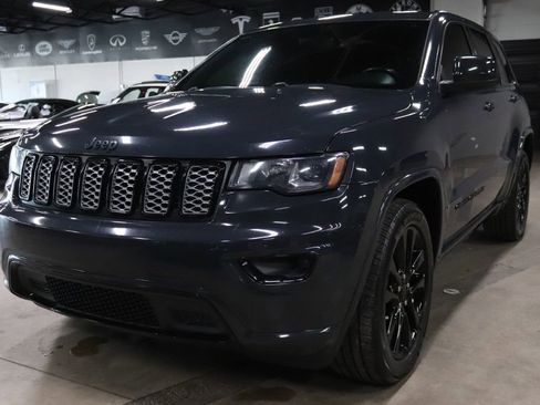 Used 2018 Jeep Grand Cherokee Altitude image 1