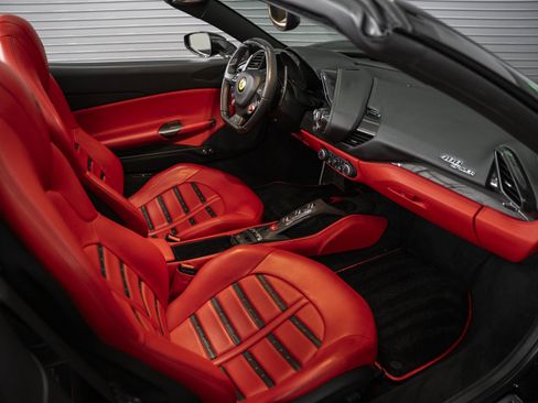 Used 2016 Ferrari 488 Spider RWD image 32