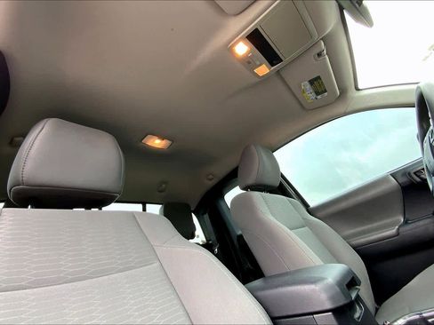 Used 2018 Toyota Tacoma SR image 12