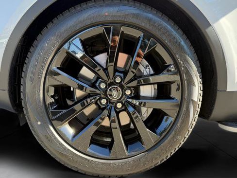 New 2026 Land Rover Discovery S AWD/4WD image 9