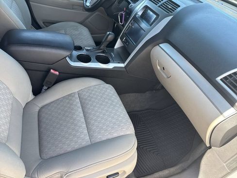 Used 2014 Ford Explorer XLT FWD image 33