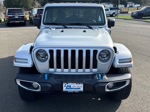 Used 2022 Jeep Wrangler Unlimited Sahara w/ Cold Weather Group AWD/4WD image 8