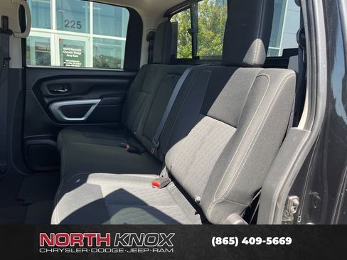 Used 2018 Nissan Titan SV AWD/4WD image 11