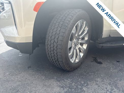 Used 2022 Chevrolet Suburban Premier AWD/4WD image 31