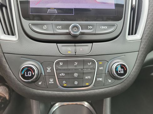 Used 2023 Chevrolet Malibu LT FWD image 17