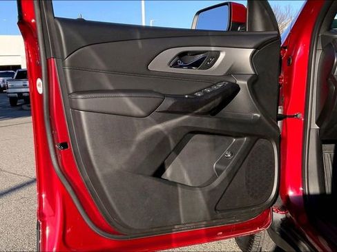 Used 2023 Chevrolet Traverse LT w/ Rear Camera Mirror Package image 22